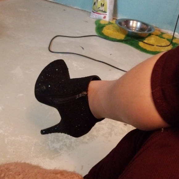 Shoes - Picture 1 of 2